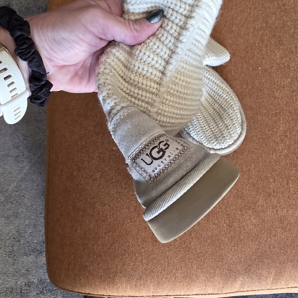 UGG Beige Knit Mittens
